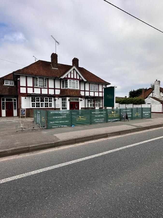 The Pheasant Hotel Wokingham Exterior foto
